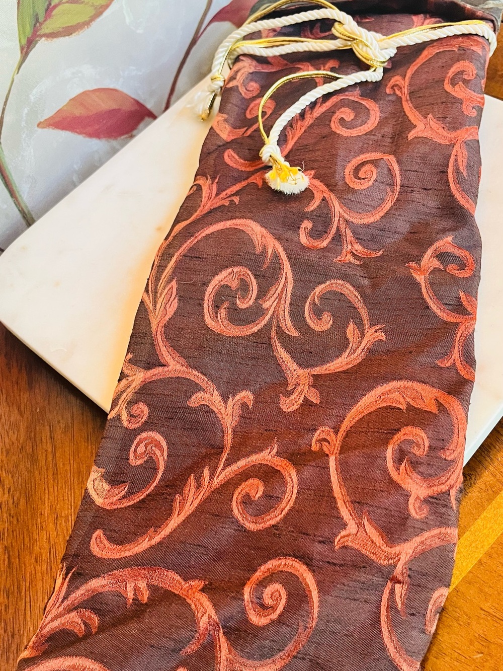 Silk-Like Brocade Wine Bottle Gift Pouch w/Embroidery & Drawstring (Like New) - Picture 6 of 11